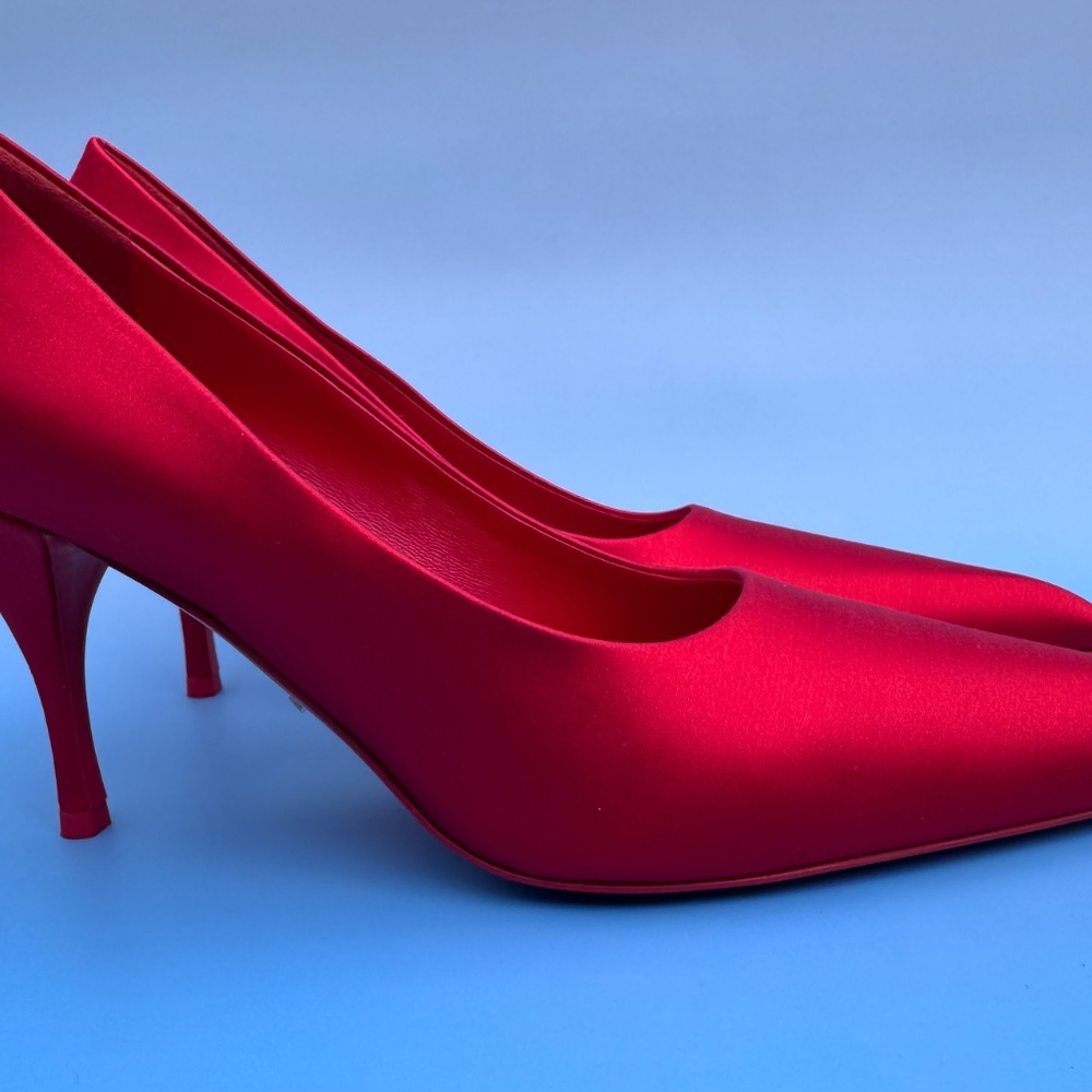 New Authentic PRADA Red Silk Pumps - Size US 7/EU 37 - Luxe Design - Orig box + - Picture 4 of 16